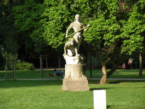  groupe sculpté, 'on veille', marbre blanc, Pépinière